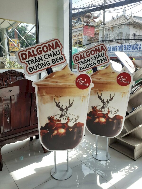 in standee mô hình