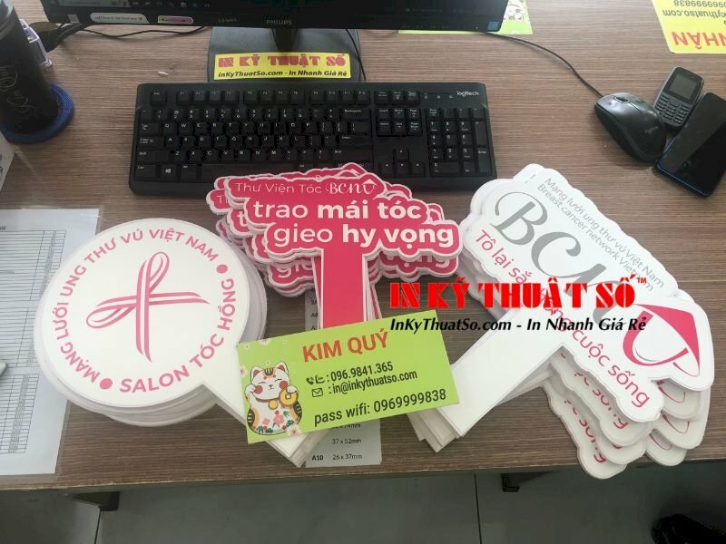 Làm hashtag cầm tay HCM giá rẻ - In Kỹ Thuật Số Since 2006