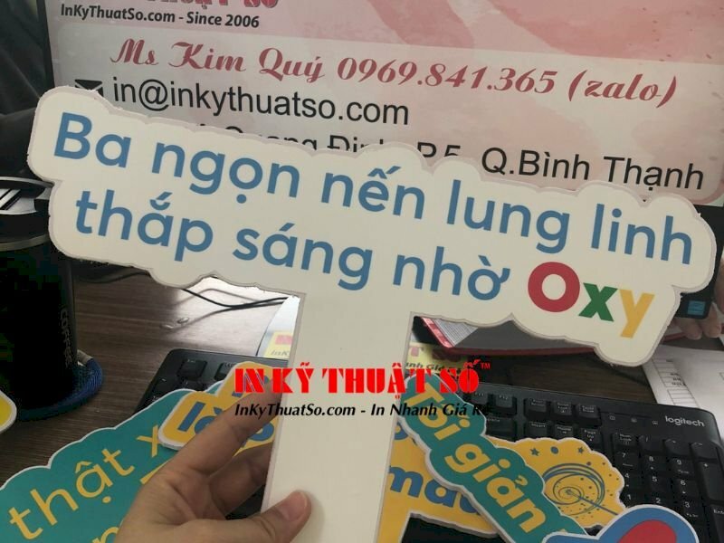 Hashtag cầm tay Ba Ngọn Nến Lung Linh Thắp Sáng Nhờ Oxy