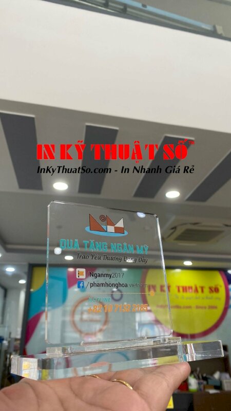 In standee để bàn mica trong suốt quảng bá thương hiệu - INKTS352