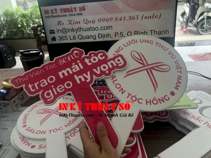 Thiết kế hashtag cầm tay theo yêu cầu