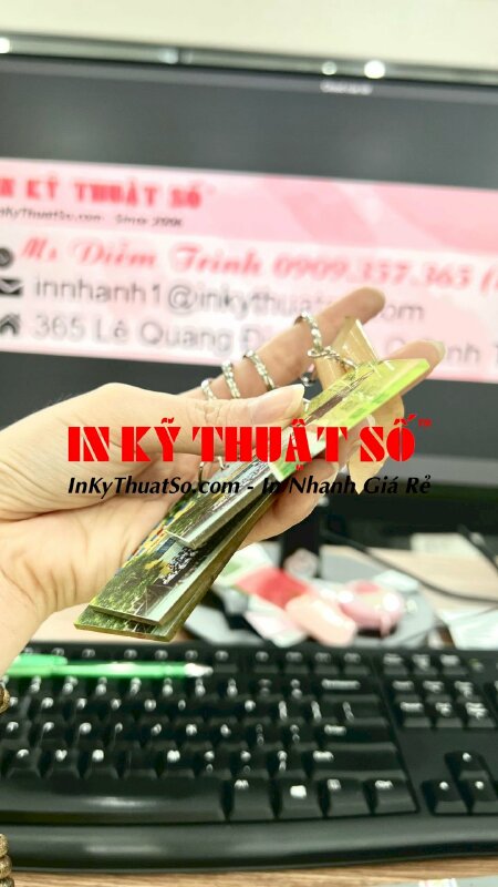 In móc khóa quà tặng, in móc khóa kỷ niệm cuối cấp