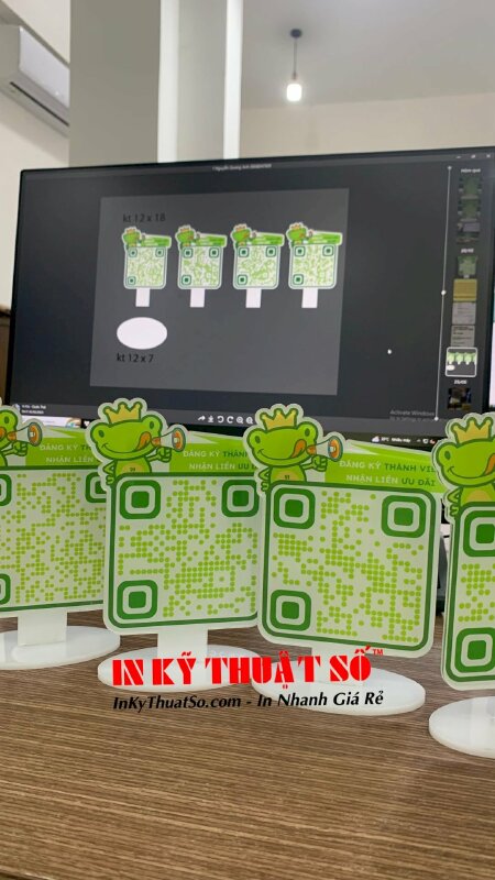 In standee mica để bàn theo yêu cầu TPHCM