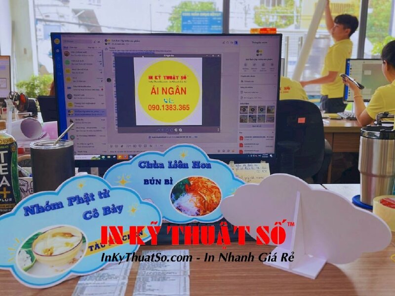 In standee bồi formex kèm chân đế dựng đứng