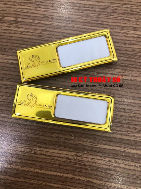 Mẫu bảng tên nhựa đổ keo bằng công nghệ in UV