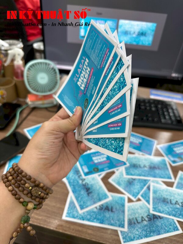 Ấn phẩm decal in 2 mặt bằng công nghệ in phun kỹ thuật số hiện đại