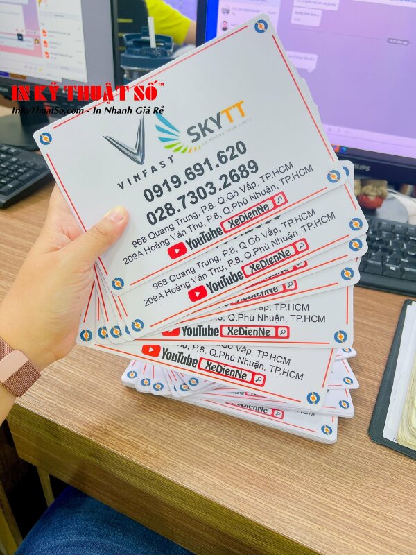 In thẻ nhựa PVC 4 lớp theo yêu cầu cho cửa hàng xe điện