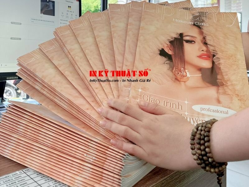 In nhanh catalogue với công nghệ in offset - In Kỹ Thuật Số Since 2006