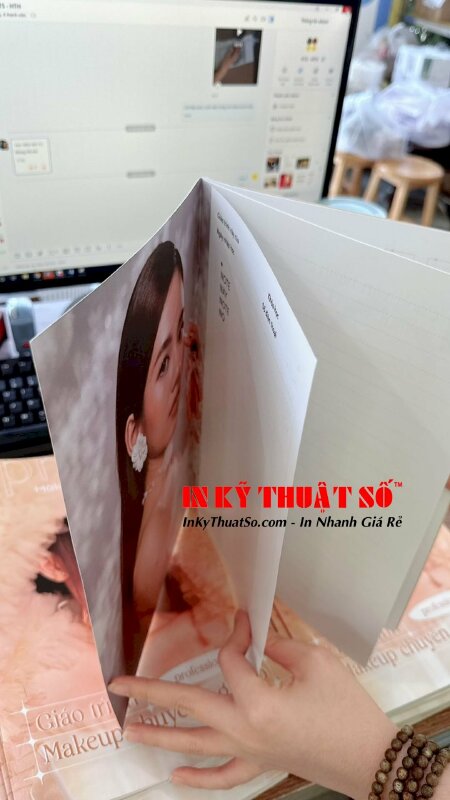In catalogue với giấy Couche - In Kỹ Thuật Số Since 2006
