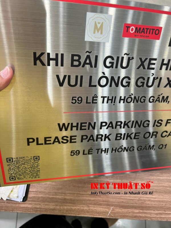Biển chỉ dẫn giữ xe bằng chất liệu inox xước sang trọng