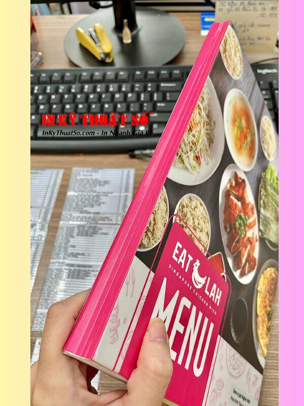 Ấn phẩm in menu tại In Kỹ Thuật Số since 2006 được đóng cuốn khá chắc chắn, độ bền cao