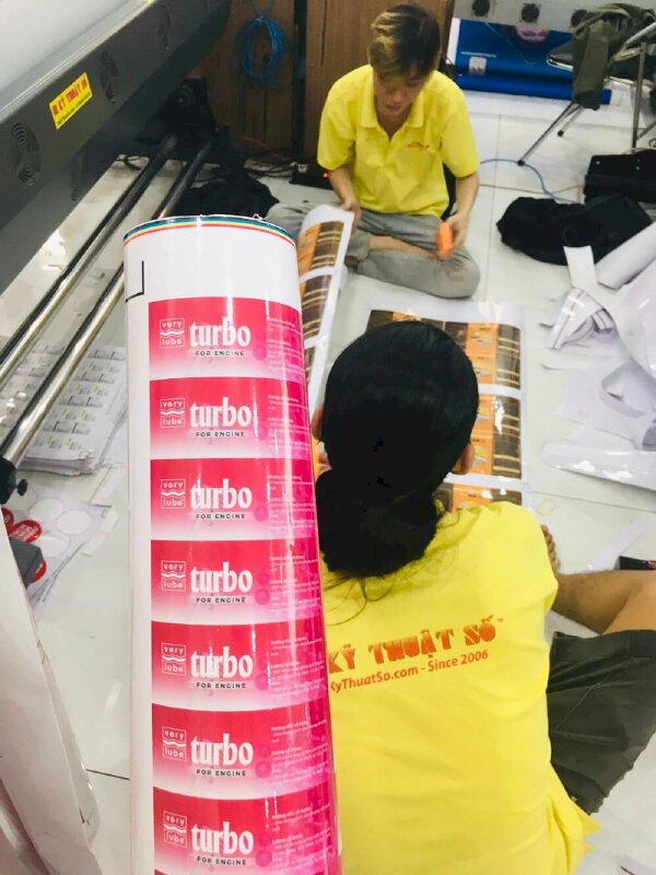 Trong quá trình in sẽ luôn có nhân viên kỹ thuật in giám sát đơn hàng in cho bạn một cách chặt chẽ nhất, đảm bảo chất lượng in tốt nhất cho bạn