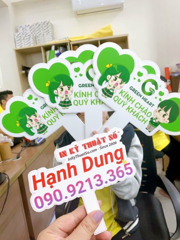 In hashtag cầm tay chào mừng khách hàng thiết kế đẹp, ngộ nghĩnh màu sắc nổi bật