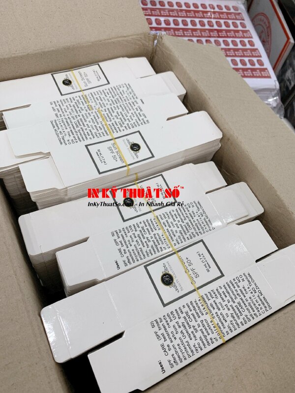In hộp đựng mỹ phẩm kem chống nắng số lượng ít