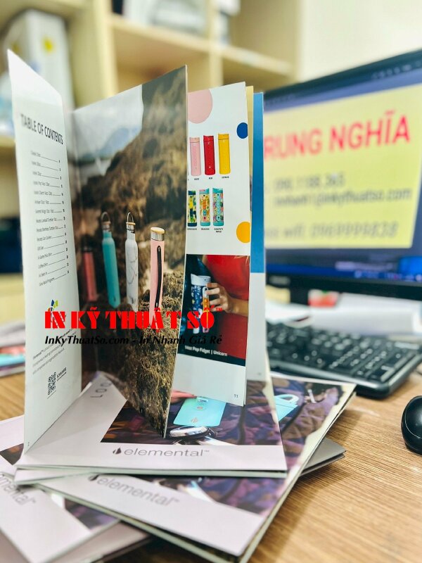 Quyển Lookbook với hình ảnh sản phẩm sắc nét, nội dung trình bày đẹp mắt được in trên chất liệu bìa giấy C300gsm, ruột giấy C150gsm, in 2 mặt, cán mờ 1 mặt