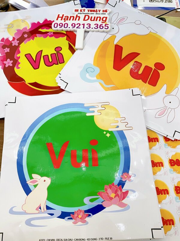 In decal trang trí Trung thu với chất liệu decal sữa