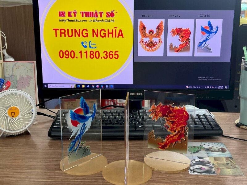 Standee để bàn mica hình chim phượng hoàng, in UV lên mica trong 3li - INKTS625