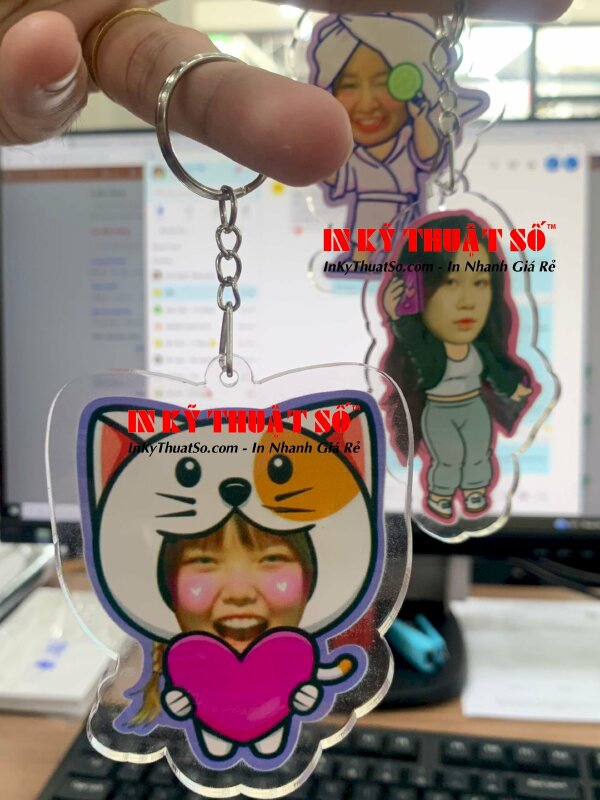 Móc khóa mica hình cá nhân được thiết kế và in theo yêu cầu