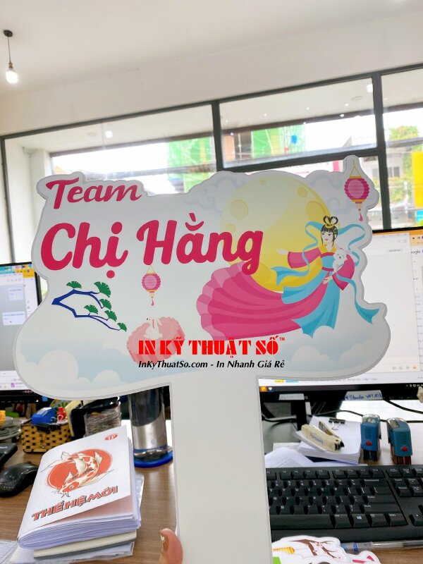 Mẫu Hashtag Trung thu cuốn hút với chất liệu PP dầu, cán mờ, bồi formax 5li