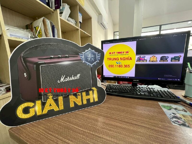 Standee mô hình giải thưởng với chất liệu PP dầu mờ, cán formax 5li