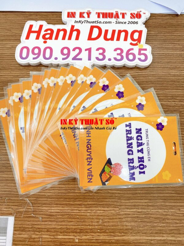 In thẻ đeo tình nguyện viên ép plastic, kích thước 6.5x10cm