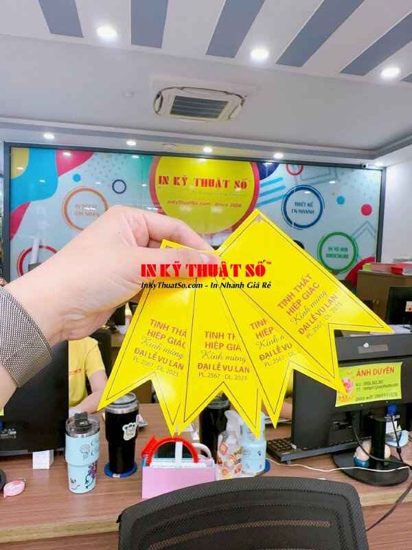 Làm ruy băng giấy đuôi nheo cài áo, in 1 mặt, không màng, làm khuôn dập theo file, kích thước 11.9x5cm