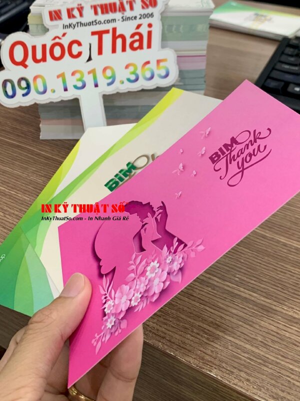 Mẫu thiệp tặng bạn gái ngày 20-10 được in trên chất liệu giấy C300gsm