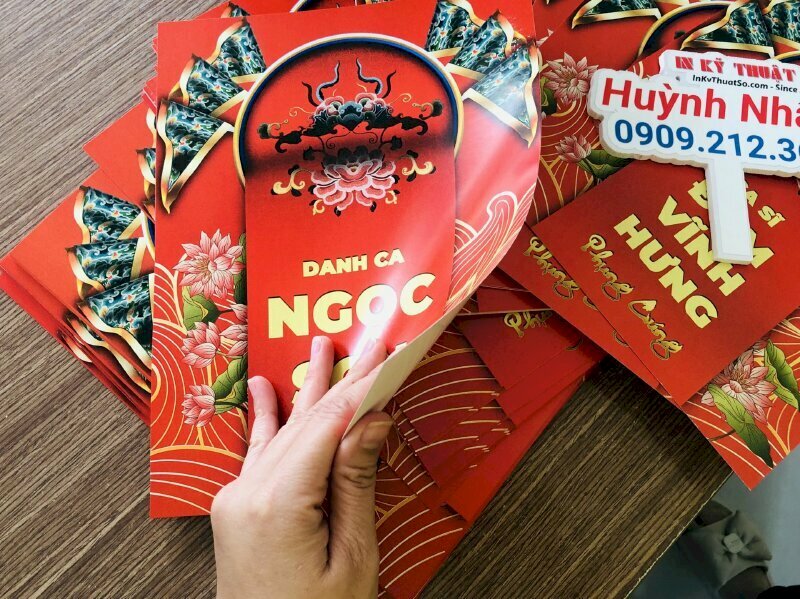 In thiệp phụng cúng Tổ nghề với chất liệu giấy C300gsm, in 1 mặt, không màng