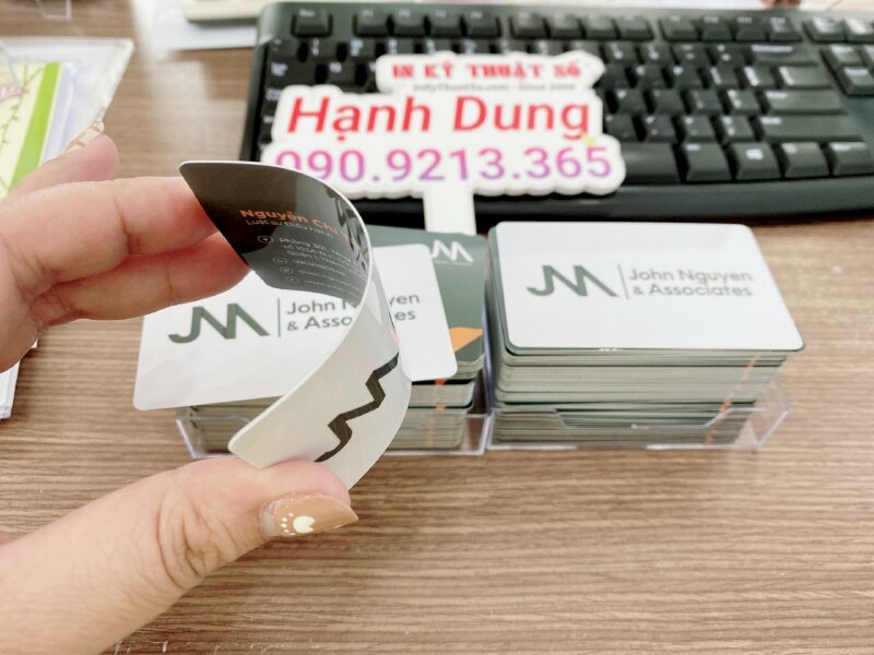 In name card nhựa bóng in 1 mặt, in name card luật sư điều hành - INKTS779