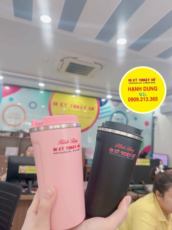 IN logo lên ly giữ nhiệt làm quà tặng của In Kỹ Thuật Số