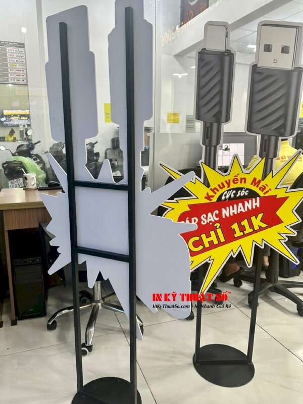 Mẫu standee quảng cáo khuyến mãi dây cáp sạc nhanh - Ấn phẩm được in ấn tại In Kỹ Thuật Số since 2006