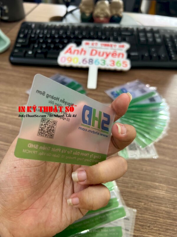 Mẫu name card ra đời bằng công nghệ in Offset với chất liệu nhựa trong suốt
