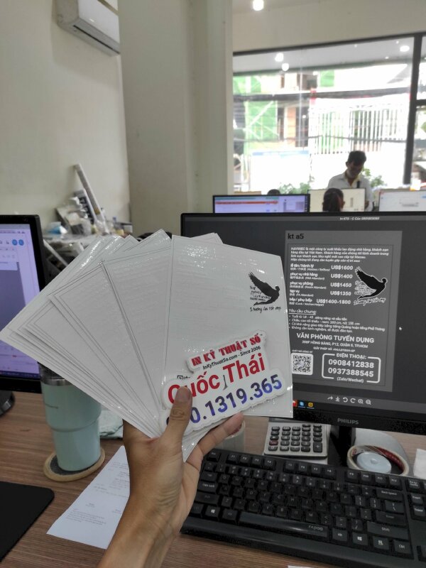 Nhãn dán thiệp mica được in bằng công nghệ UV DTF - In ấn bởi In Kỹ Thuật Số since 2006
