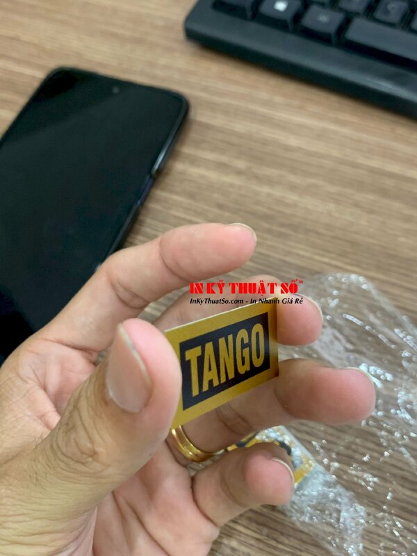 Tag kim loại nhôm xước siêu mỏng ra đời bằng công nghệ in UV màu - In ấn bởi In Kỹ Thuật Số since 2006