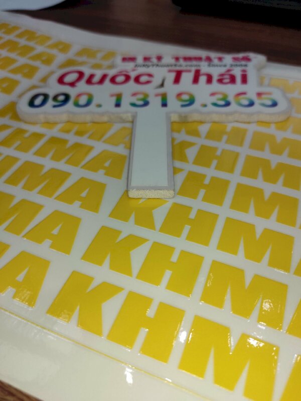 Công nghệ in tem nhãn UV DTF không giới hạn số lượng, chỉ tối thiểu 1 tờ A5, khách hàng có thể đặt in theo yêu cầu và có hàng trong ngày