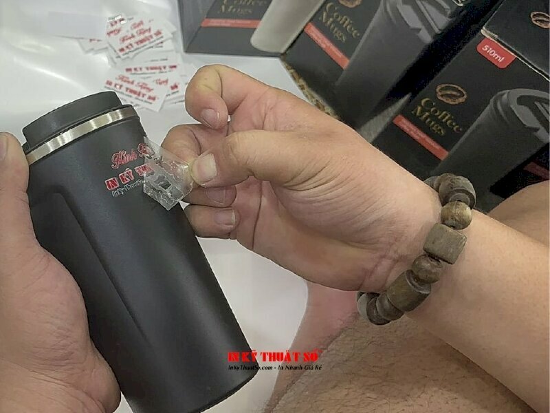In quà tặng, in logo DTF dán ly giữ nhiệt