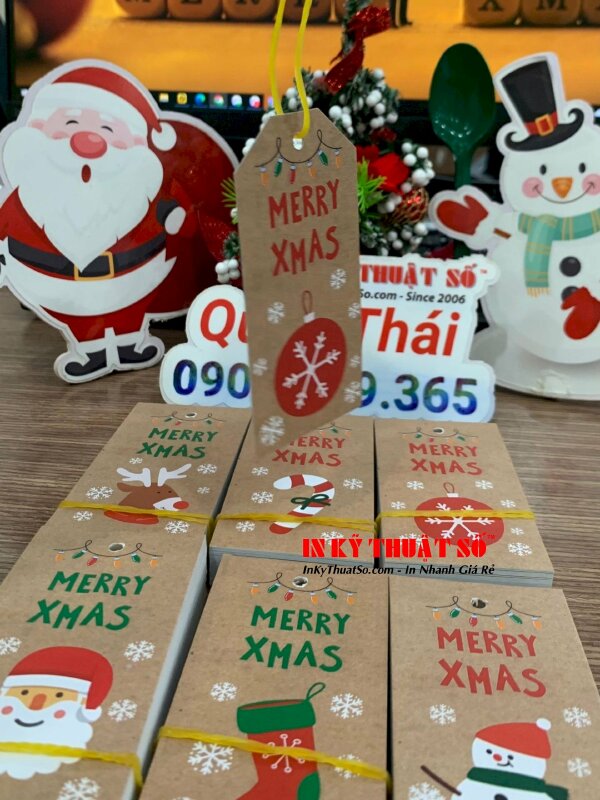 In tag Merry Christmas bằng tiếng Anh cho tiệm bánh, cán mờ, đục lỗ tròn, cắt hình chữ nhật - In ấn và gia công tại 365 Lê Quang Định, Bình Thạnh, TPHCM