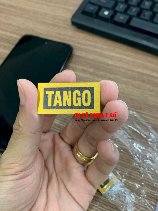 Mẫu tag kim loại in số lượng ít theo yêu cầu