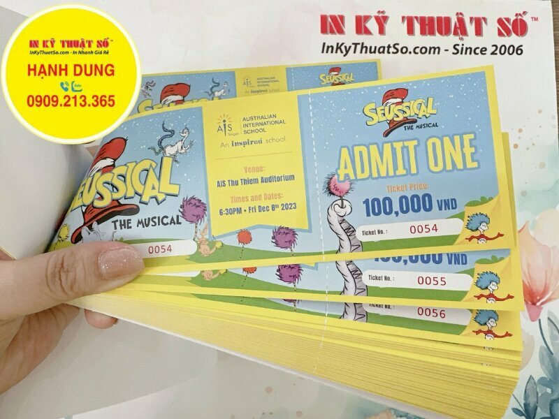 Vé tham dự sự kiện được thiết kế với màu sắc nổi bật và in trên chất liệu giấy C250gsm 