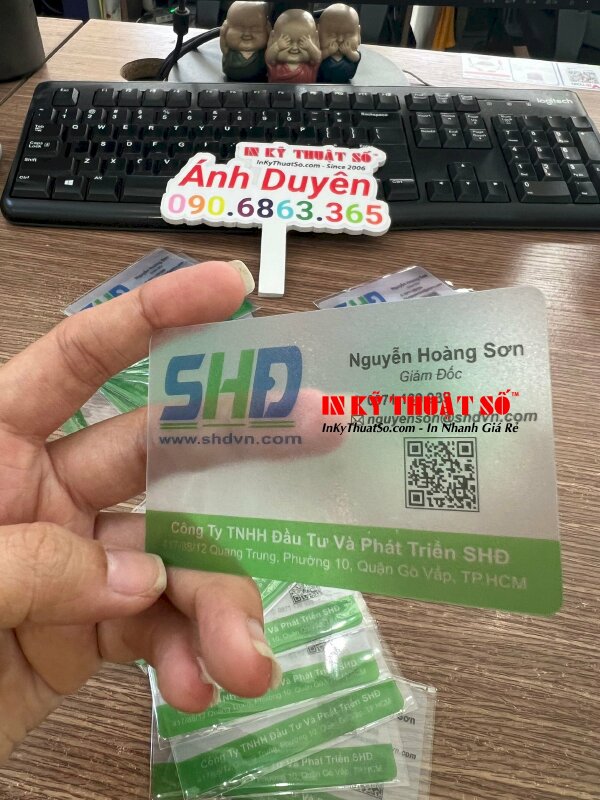 Mẫu in card visit QR code kết hợp gia công ép sần
