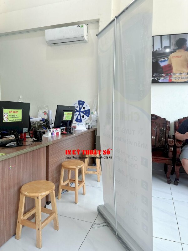 Poster tuyển dụng in 1 mặt, khổ dọc trang trọng, lịch sự