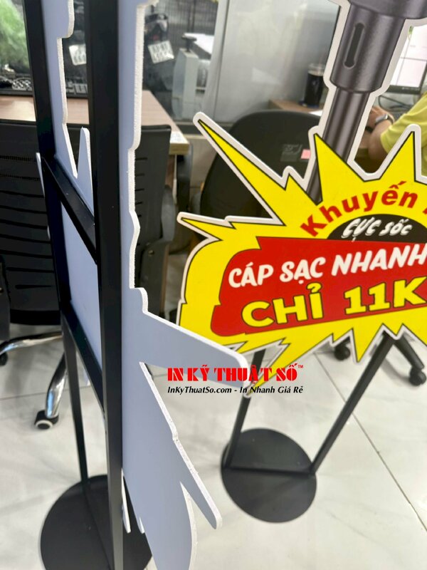 Standee ngoài trời gắn chân sắt đến tròn sơn đen - In và gia công tại 365 Lê Quang Định, Bình Thạnh, TPHCM