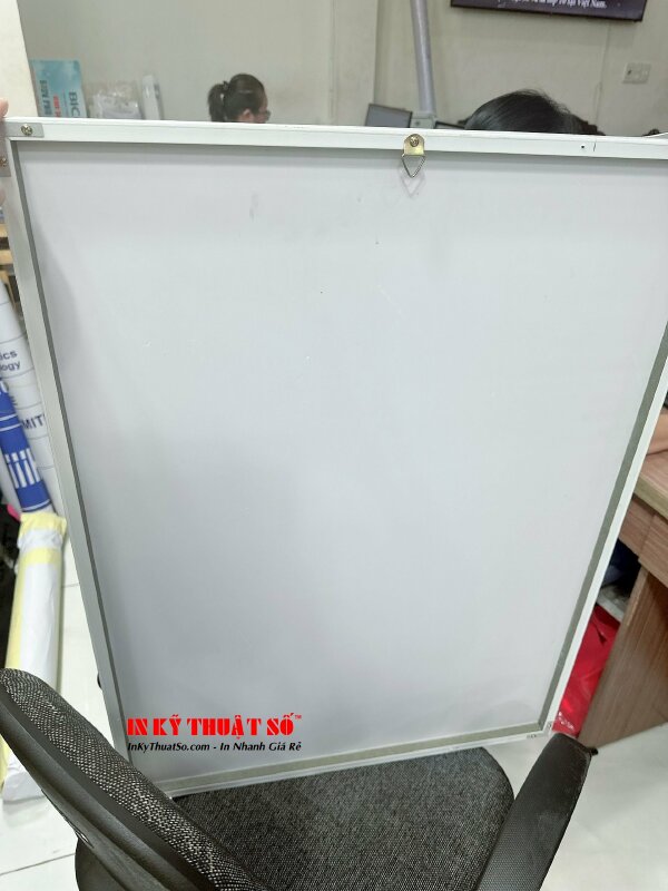 Khung tranh canvas viền trắng ốp sang trọng