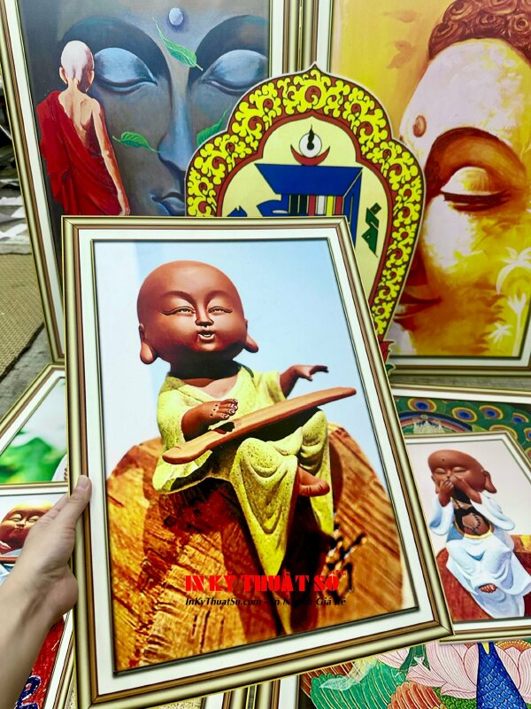 Mẫu in tranh chú tiểu đáng yêu