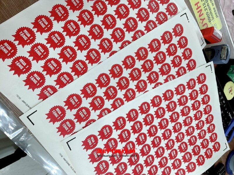 In tem khuyến mãi mua 1 tặng 1, sticker khuyến mãi bóc dán dễ dàng - INKTS895