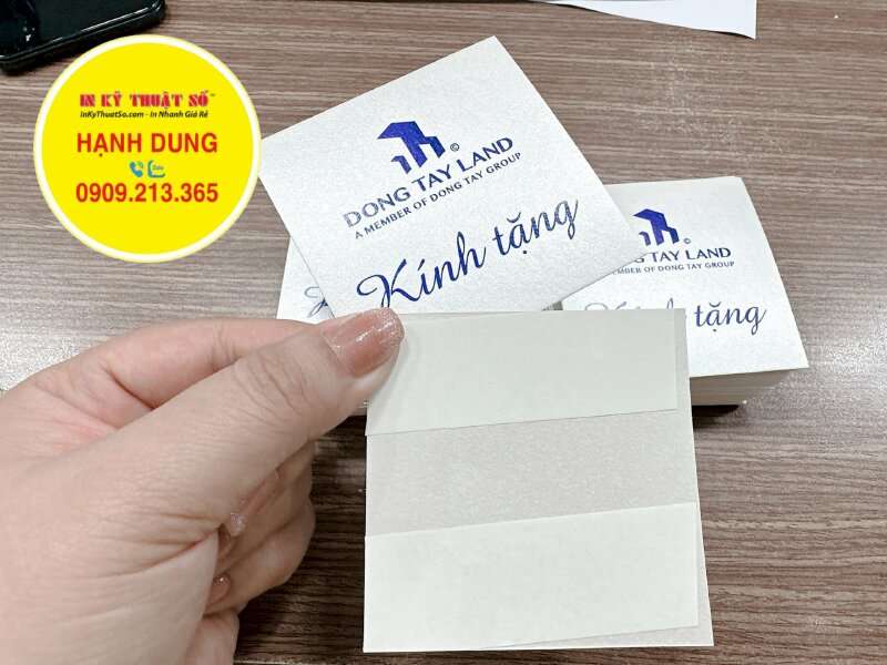 In tem kính tặng logo công ty dán túi giấy đựng quà tặng khách hàng, in giấy mỹ thuật có keo mặt sau - INKTS935