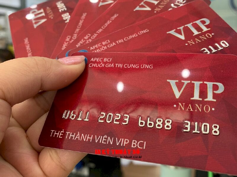 In thẻ thành viên VIP Hội liên hiệp thương mại, thẻ nhựa chuẩn ngân hàng, ép nhũ, dập nổi đánh số nhảy - INKTS916