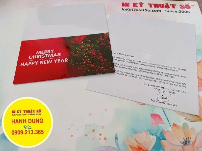 In thiệp Giáng sinh và chúc mừng năm mới 2024 với chất liệu giấy C300gsm