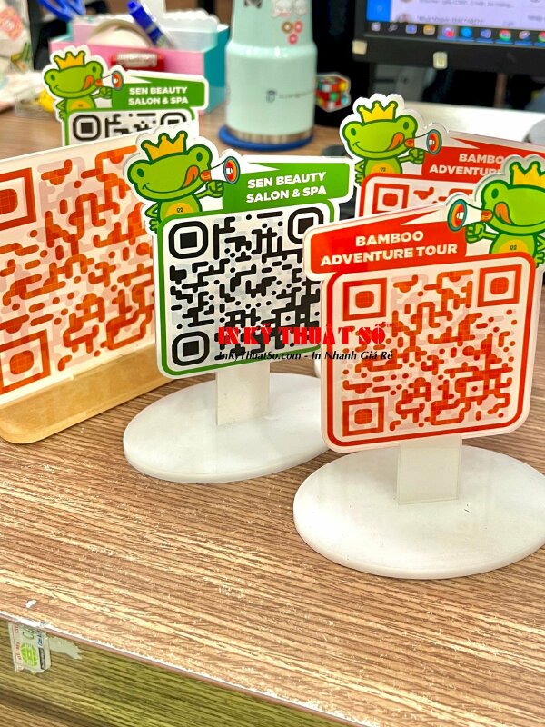 In bảng QR code chất liệu mica trong 3li, in 2 mặt