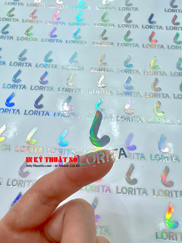 In tem dán sản phẩm với chất liệu decal trong suốt, in UV mực trắng, ép kim mã kẽm màu bạc B10